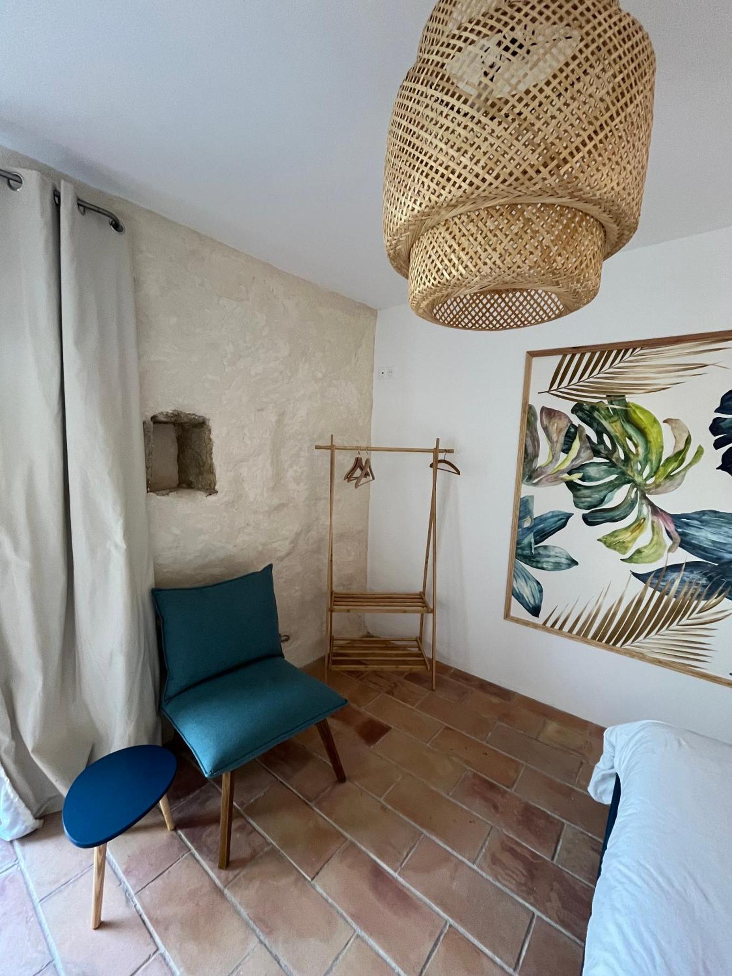 Le Nomade En Provence Bed and Breakfast Bouchet  Exteriör bild